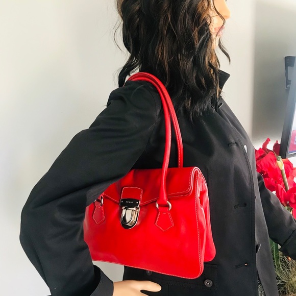 Prada handbag. - Picture 13 of 16